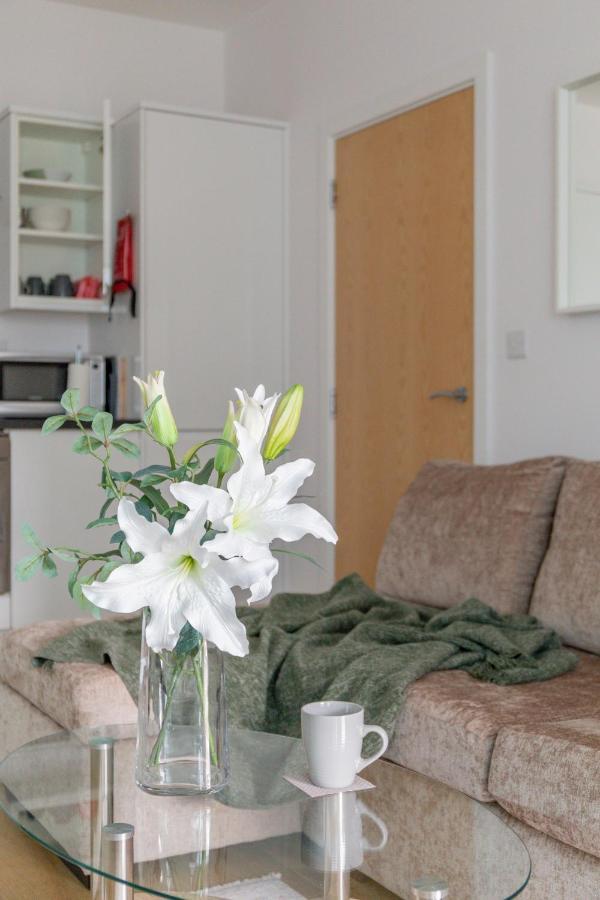 1 Bed Apartment - Redhill Central, Surrey, Gatwick #2 Redhill (Surrey) Exterior foto