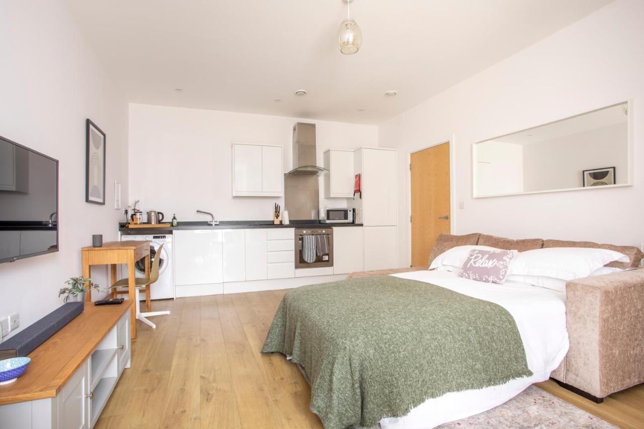 1 Bed Apartment - Redhill Central, Surrey, Gatwick #2 Redhill (Surrey) Exterior foto